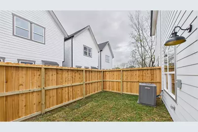 5030 Creekmont Drive, Houston, TX 77091 - Photo 23