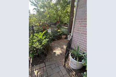 20 Riva Row, The Woodlands, TX 77380 - Photo 5