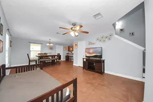 201 S Native Ln, Houston, TX 77022 - Photo 5