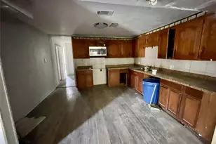 518 S Kansas St, La Porte, TX 77571 - Photo 5