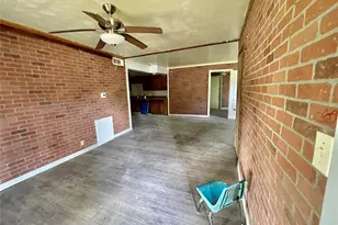 518 S Kansas St, La Porte, TX 77571 - Photo 11