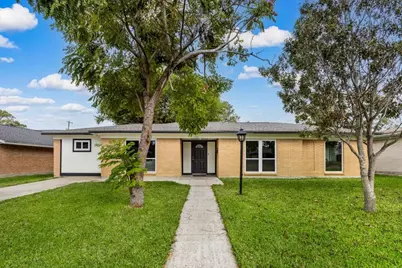 2006 17th Avenue N, Texas City, TX 77590 - Photo 1