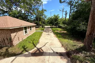 748 County Rd 296D, Alvin, TX 77511 - Photo 3