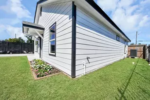 305 Mayford St, Houston, TX 77076 - Photo 37
