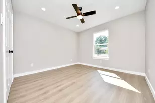 305 Mayford St, Houston, TX 77076 - Photo 27