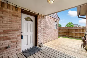 542 Birdsong Dr, League City, TX 77573 - Photo 1