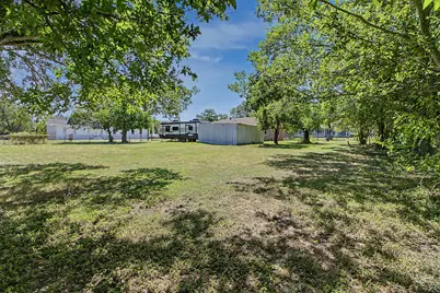 307 E Barton Street, Calvert, TX 77837 - Photo 19