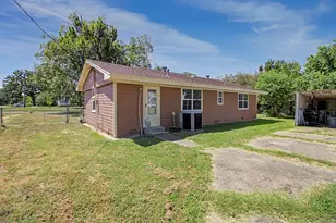 307 E Barton St, Calvert, TX 77837 - Photo 17
