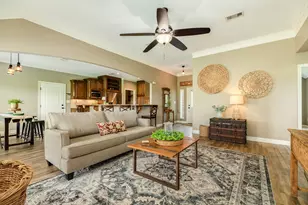 154 Horse Shoe Trail, Angleton, TX 77515 - Photo 5