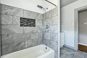 800 E Lobit St, Baytown, TX 77520 - Photo 15