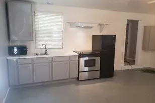 113 N Middle St, Flatonia, TX 78941 - Photo 11