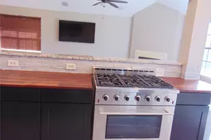 1809 Edinburg Ave, League City, TX 77573 - Photo 9