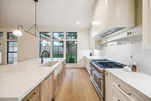 6227 Grovewood Ln, Houston, TX 77008 - Photo 15