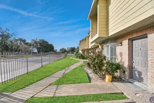 9350 Country Creek Dr, Houston, TX 77036 - Photo 5