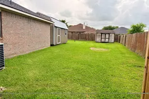 8010 Dogwood Ct, Baytown, TX 77523 - Photo 23