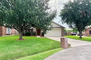 8010 Dogwood Ct, Baytown, TX 77523 - Photo 3