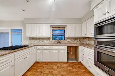 618 Longview Drive, Sugar Land, TX 77478 - Photo 11