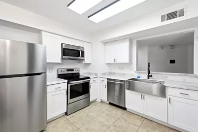 2011 Spenwick Drive #425, Houston, TX 77055 - Photo 7
