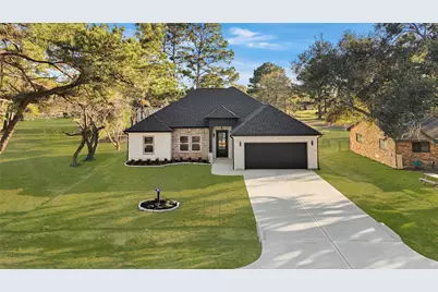 105 Bledsoe St, Prairie View, TX 77445 - Photo 1