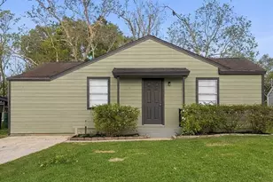 1308 N Rock Island St, Angleton, TX 77515 - Photo 1