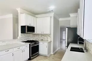 8511 Nashwood Ct, Houston, TX 77040 - Photo 5