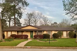 458 E Lake Dr, Livingston, TX 77351 - Photo 1