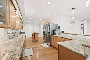 1801 McGinnis Dr, Pearland, TX 77581 - Photo 13