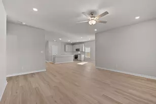 2462 N Heritage Dr, Dayton, TX 77535 - Photo 9