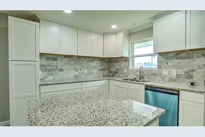 13131 Buccaneer Parkway, Freeport, TX 77541 - Photo 5