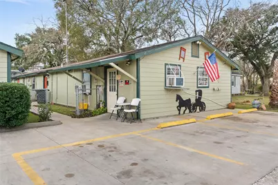 2200 Peach Avenue #4, Bay City, TX 77414 - Photo 1