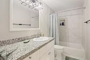 916 N Chenango St, Angleton, TX 77515 - Photo 11