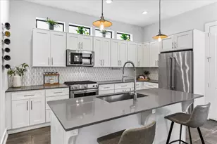211 E 32nd St, Houston, TX 77018 - Photo 3