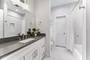 211 E 32nd St, Houston, TX 77018 - Photo 17