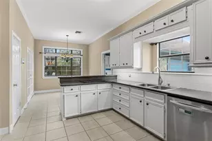 105 Strawberry Dr, Lake Jackson, TX 77566 - Photo 7