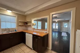 706 W Willis St, Alvin, TX 77511 - Photo 5