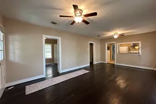 706 W Willis St, Alvin, TX 77511 - Photo 3