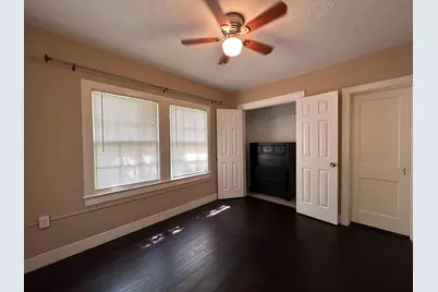 706 W Willis Street, Alvin, TX 77511 - Photo 9