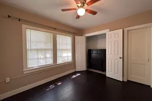 706 W Willis St, Alvin, TX 77511 - Photo 9