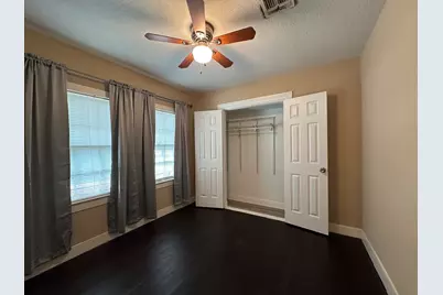 706 W Willis Street, Alvin, TX 77511 - Photo 13