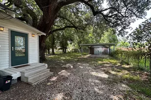 706 W Willis St, Alvin, TX 77511 - Photo 15