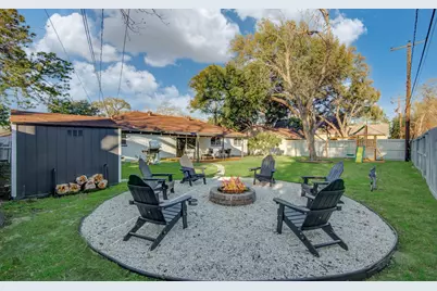 9515 Meadowglen Lane, Houston, TX 77063 - Photo 31