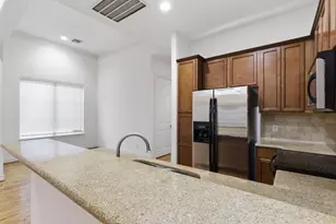 1303 Sherwood Point Ln, Houston, TX 77043 - Photo 19