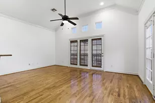 1303 Sherwood Point Ln, Houston, TX 77043 - Photo 11