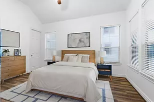 1303 Sherwood Point Ln, Houston, TX 77043 - Photo 31