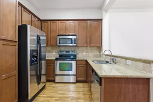 1303 Sherwood Point Ln, Houston, TX 77043 - Photo 9