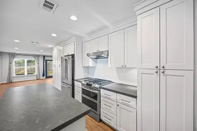 9715 Greenwillow Street, Houston, TX 77096 - Photo 7