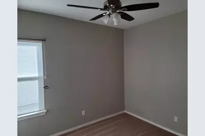517 1/2 Atchison Street, Sealy, TX 77474 - Photo 5