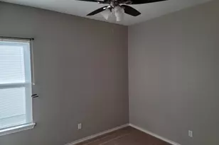 517 1/2 Atchison St, Sealy, TX 77474 - Photo 5