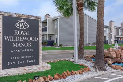 201 Dixie Drive, Clute, TX 77531 - Photo 1