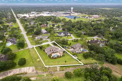 1002 Cowards Creek Court, Friendswood, TX 77546 - Photo 49